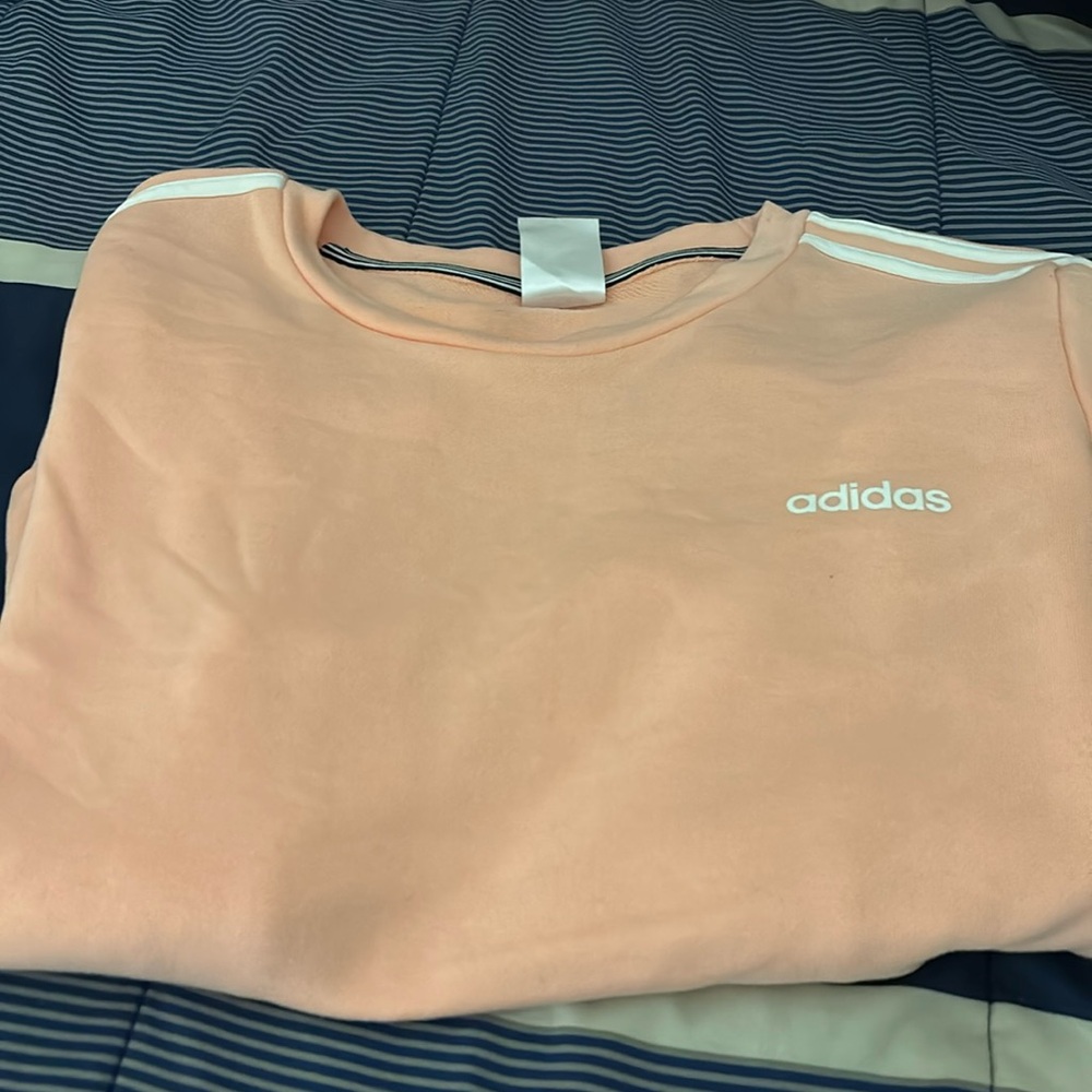 Selling a light pink XL crewneck sweater.